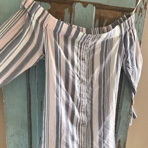 Cute Off the shoulder top - size Large NWOT